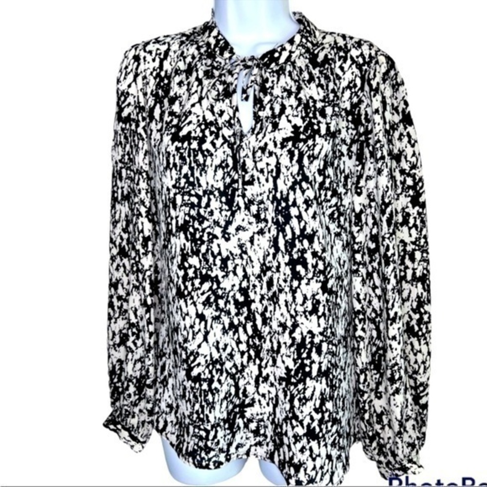 Maison D’Amelie tie neck long sleeve top